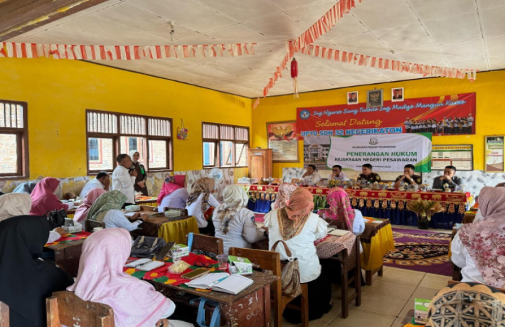 Penerangan Hukum untuk Kepala Sekolah SD di Kecamatan Negeri Katon