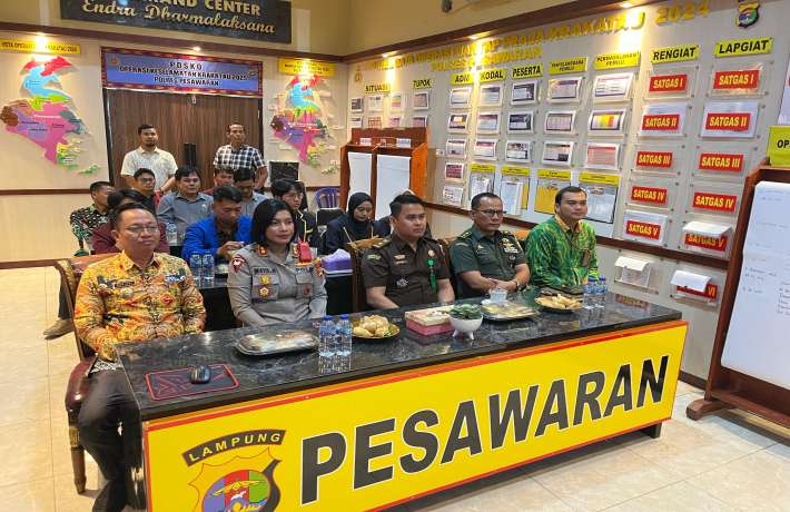 Sambut Ramadhan, Kejari Pesawaran Mengikuti Zoom Meeting & Baksos bersama Kapolri